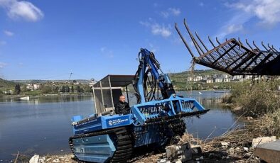 Kocaeli Büyükşehir Belediyesi, Gölkaypark’taki göleti temizledi