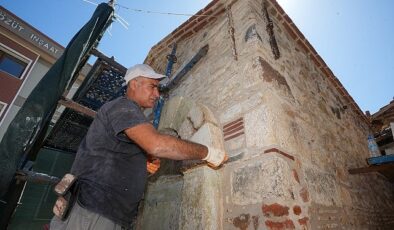Gaziemir’in tarihi Çift Çeşme’si aslına uygun şekilde yenileniyor