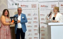 Başkan Topaloğlu, forumda acentecilerle bir araya geldi