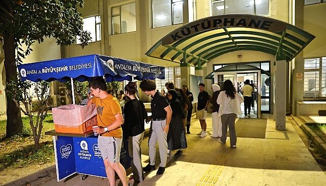 Büyükşehir’den üniversite öğrencilerine final haftası boyunca sıcak çorba ikramı